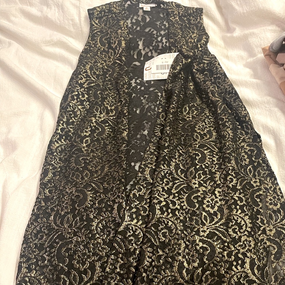 NWT. Lularoe lace joy.